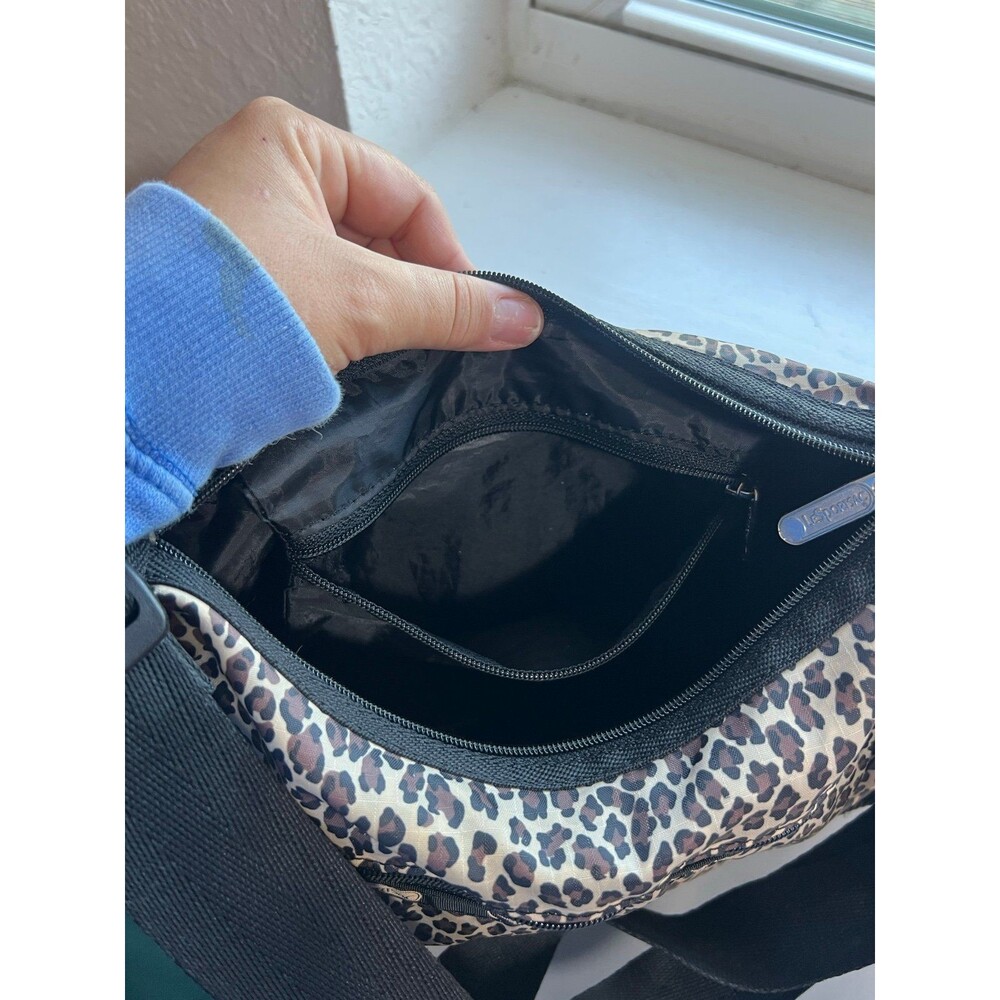 LeSportSac Classic Hobo Crossbody Pocketbook in Leopard Print with Black Trim - Picture 8 of 12